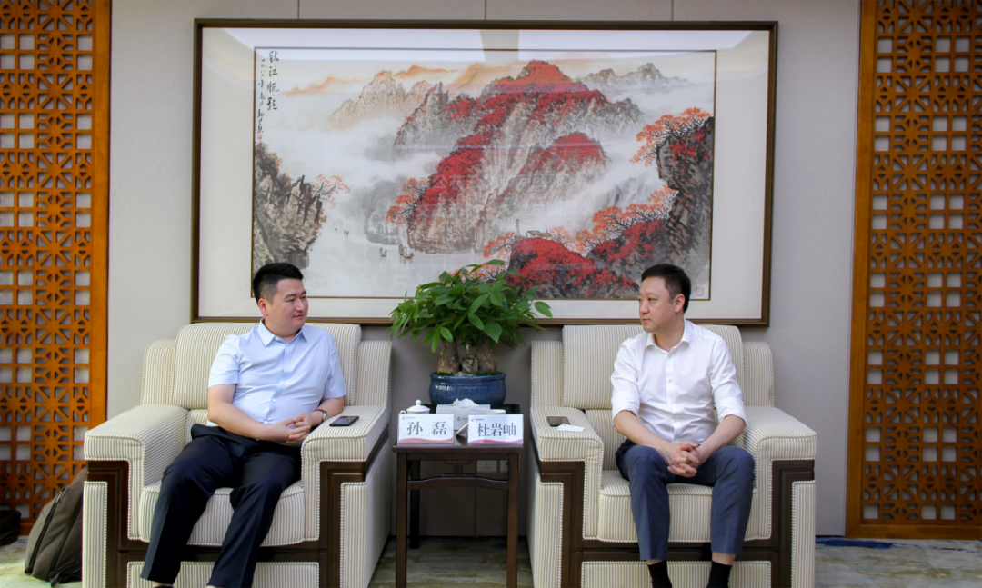 西安投資控股黨委書記、董事長杜巖岫會見西南證券江蘇分公司副總經(jīng)理一行