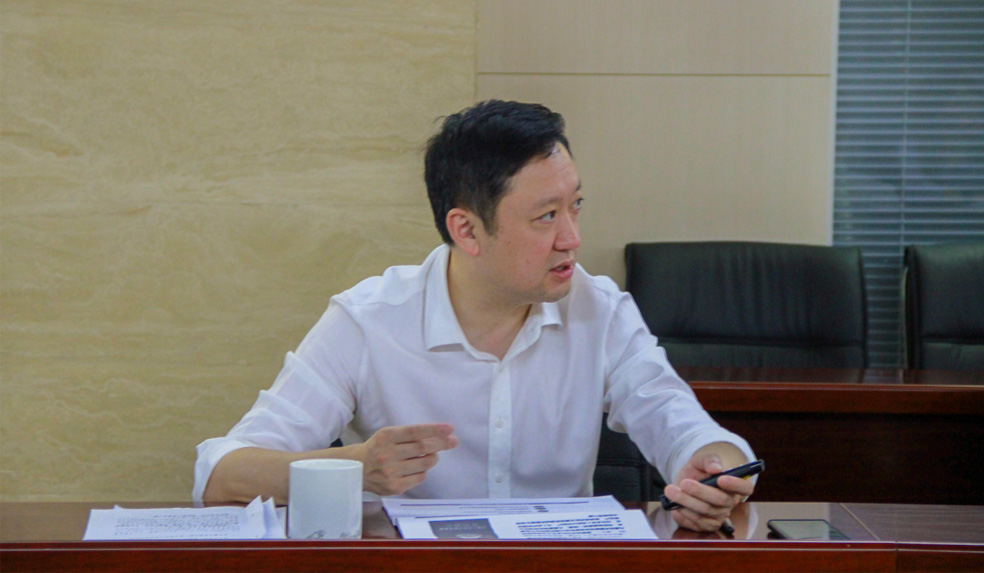 杜巖岫同志參加支部活動，為黨員講授黨課