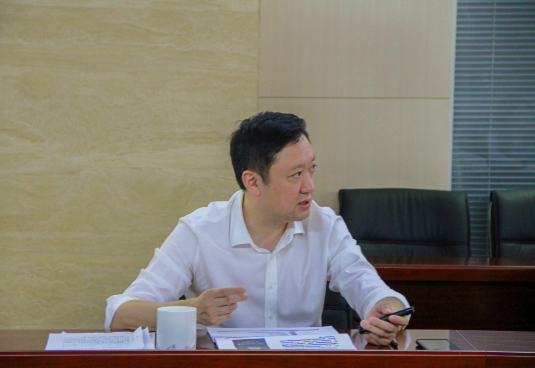 杜巖岫同志參加支部活動，為黨員講授黨課